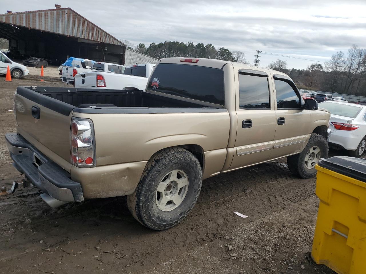 2005 Chevrolet Silverado - Image 3