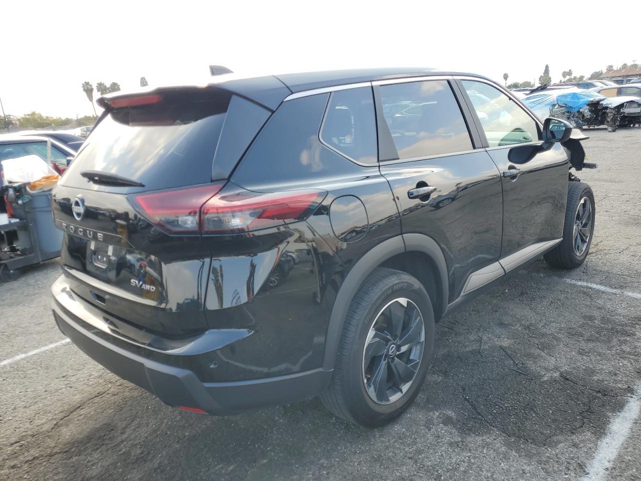 2024 Nissan Rogue - Image 3
