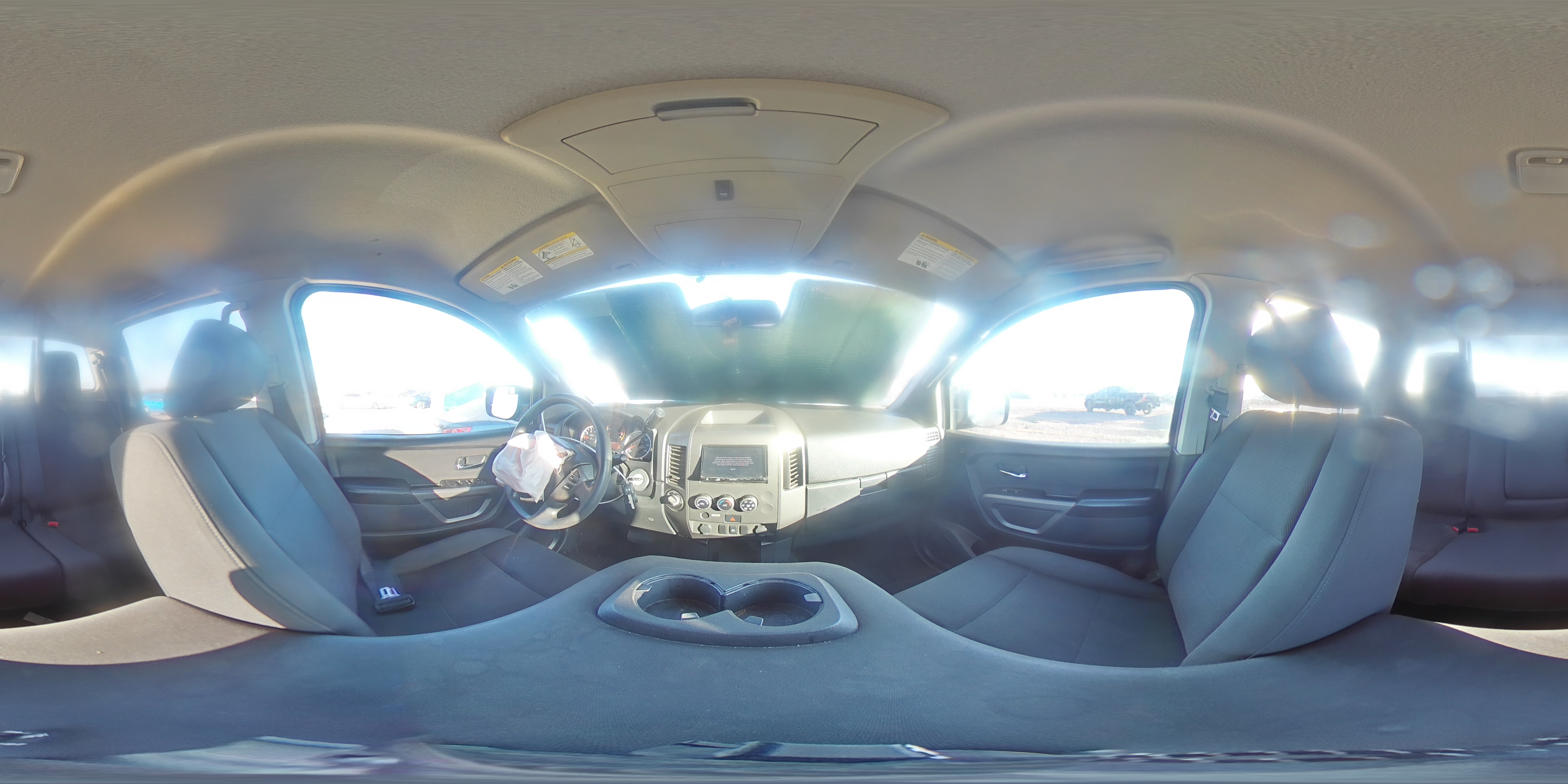 2015 Nissan Titan - Image 12