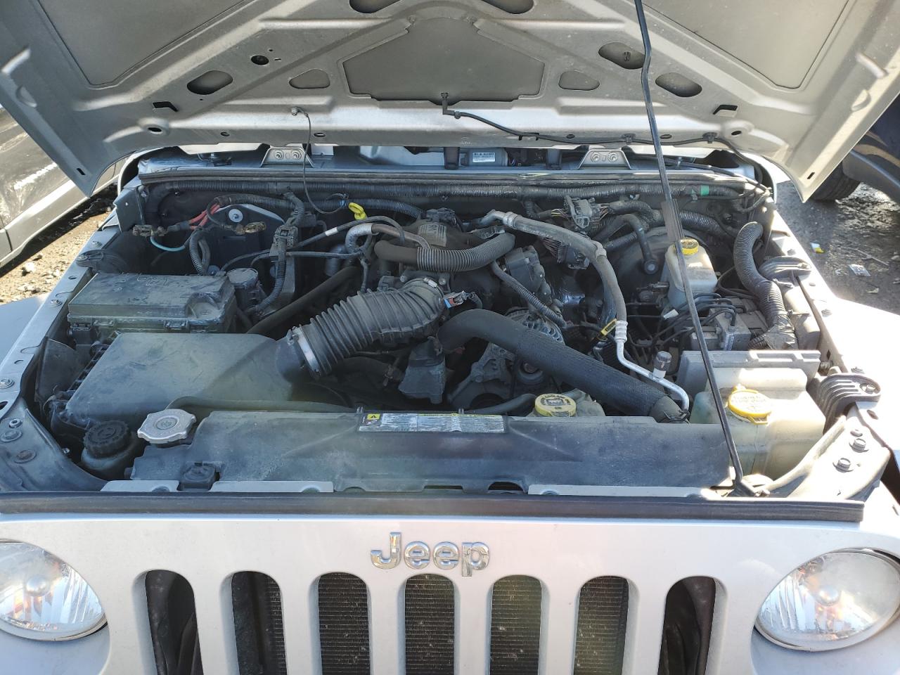 2011 Jeep Wrangler - Image 11