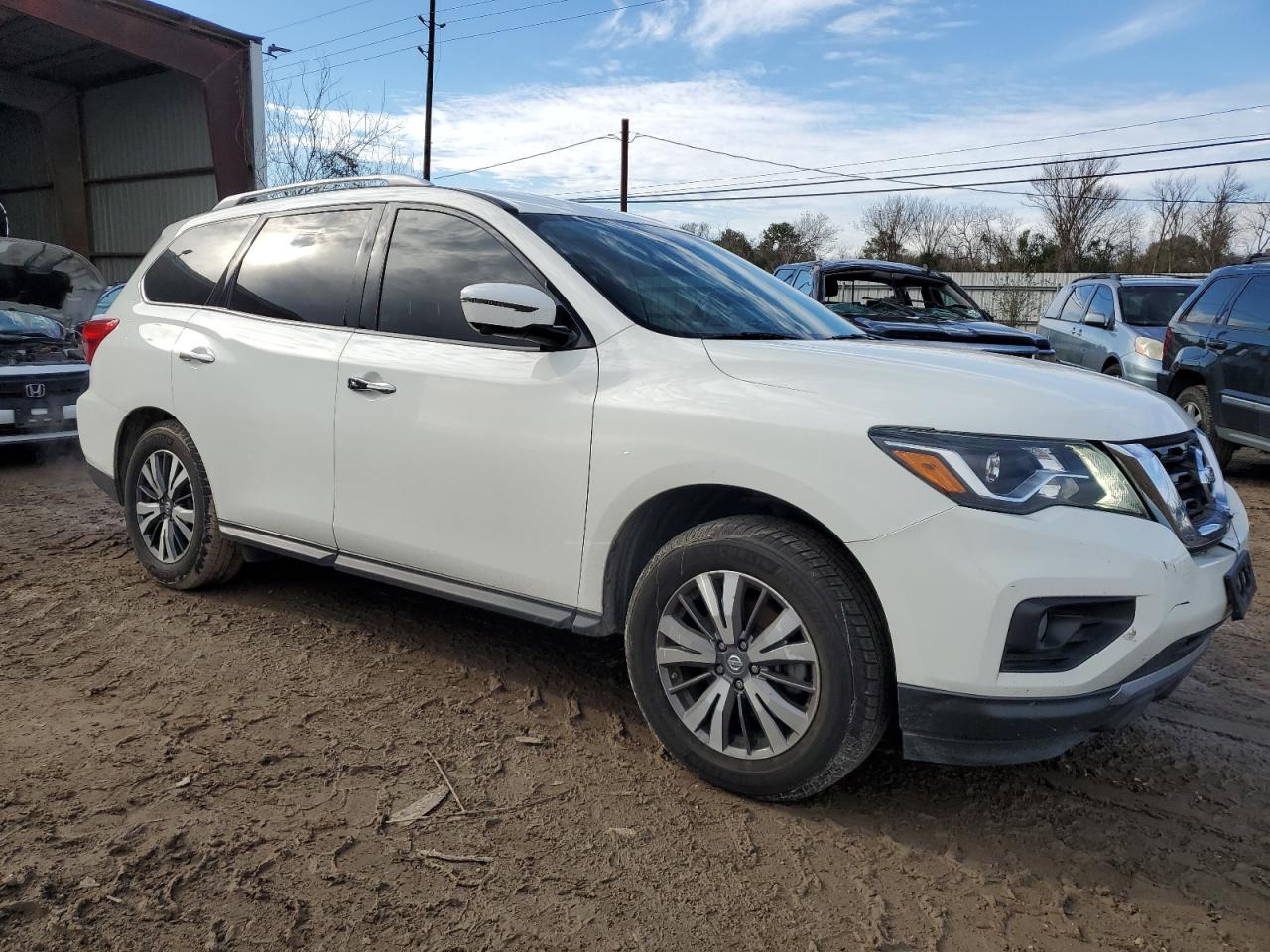 2018 Nissan Pathfinder - Image 4
