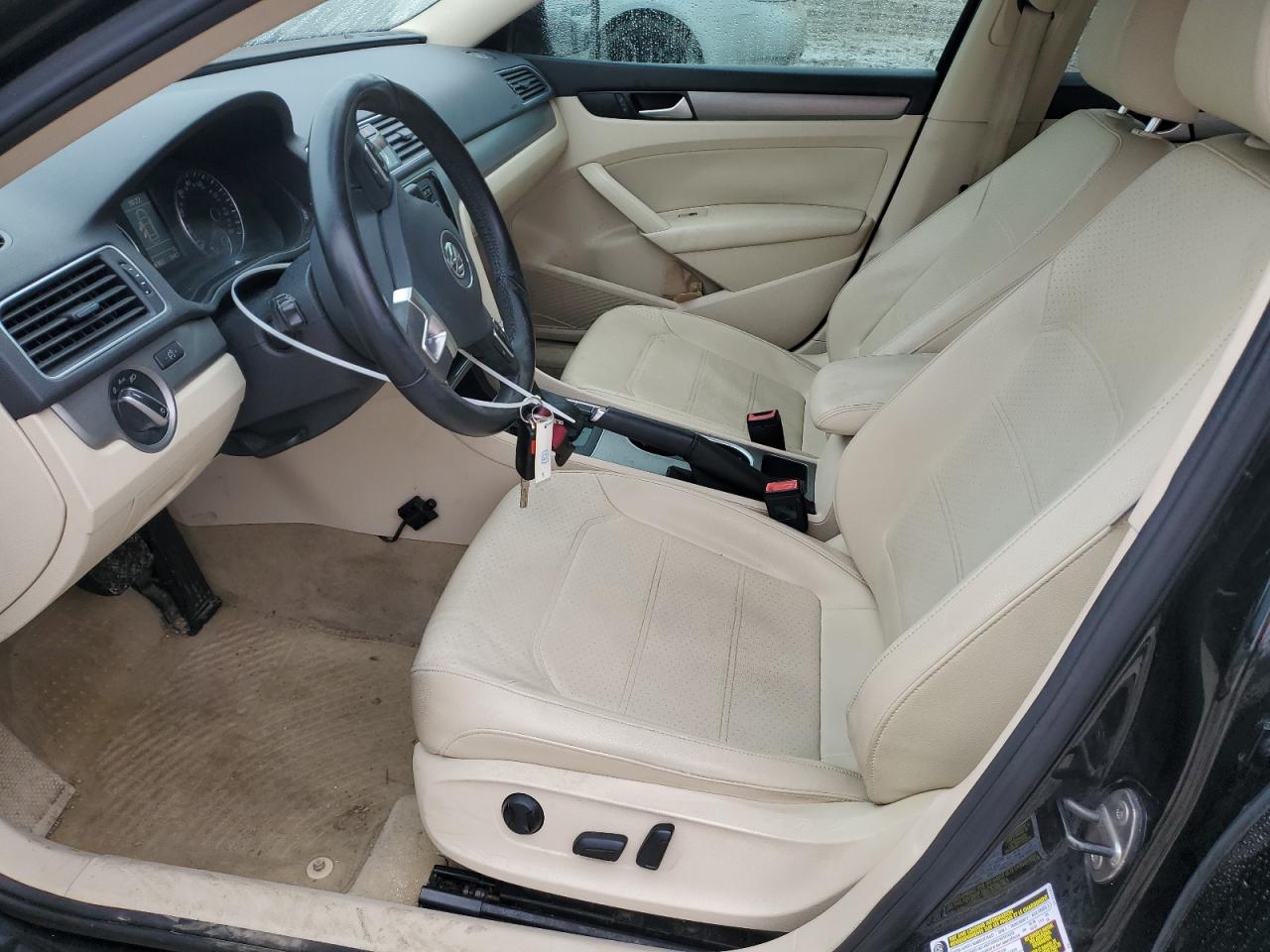 2014 Volkswagen Passat - Image 7