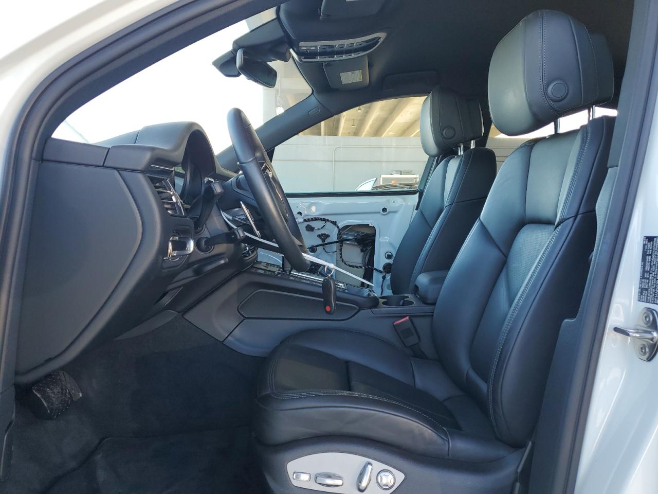 2024 Porsche Macan - Image 7