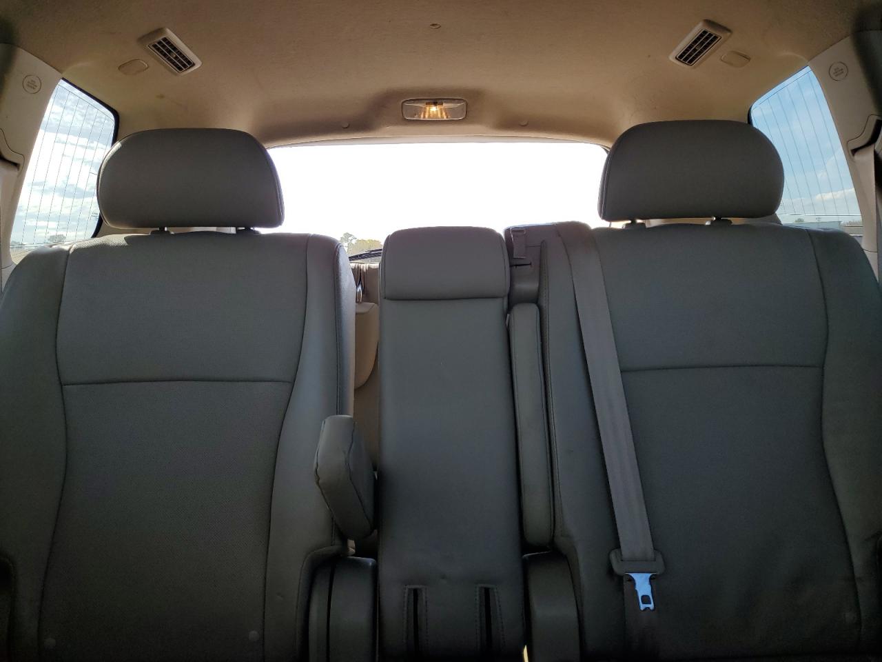 2012 Toyota Highlander - Image 10