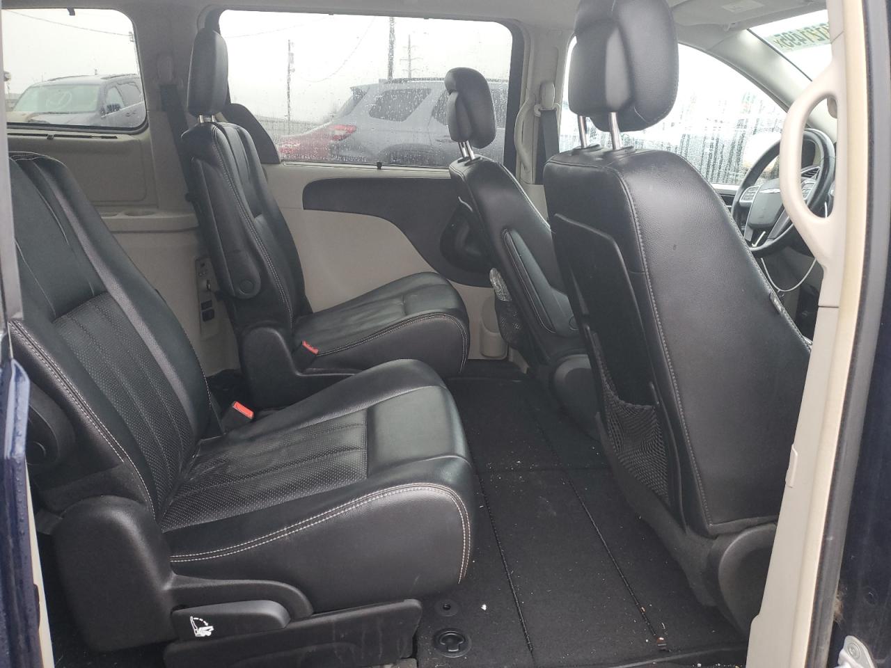 2013 Chrysler Town & Country - Image 11