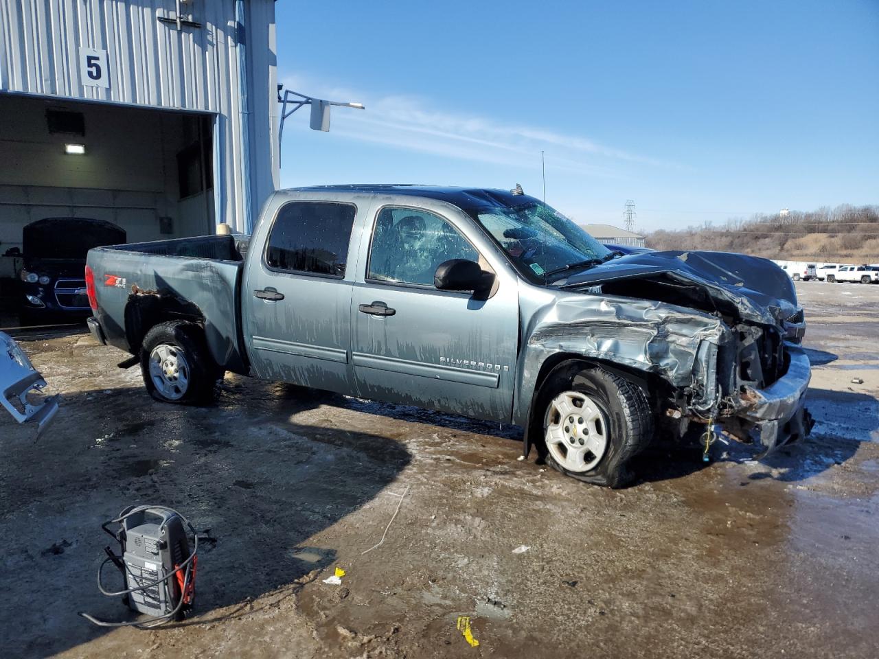 2009 Chevrolet Silverado - Image 4