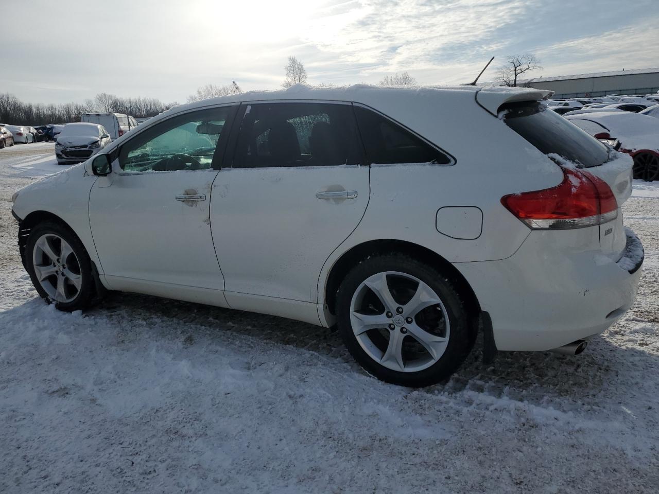2011 Toyota Venza - Image 2