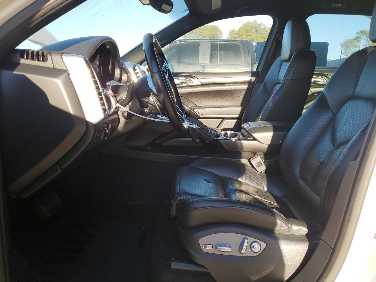 2015 Porsche Cayenne - Image 7