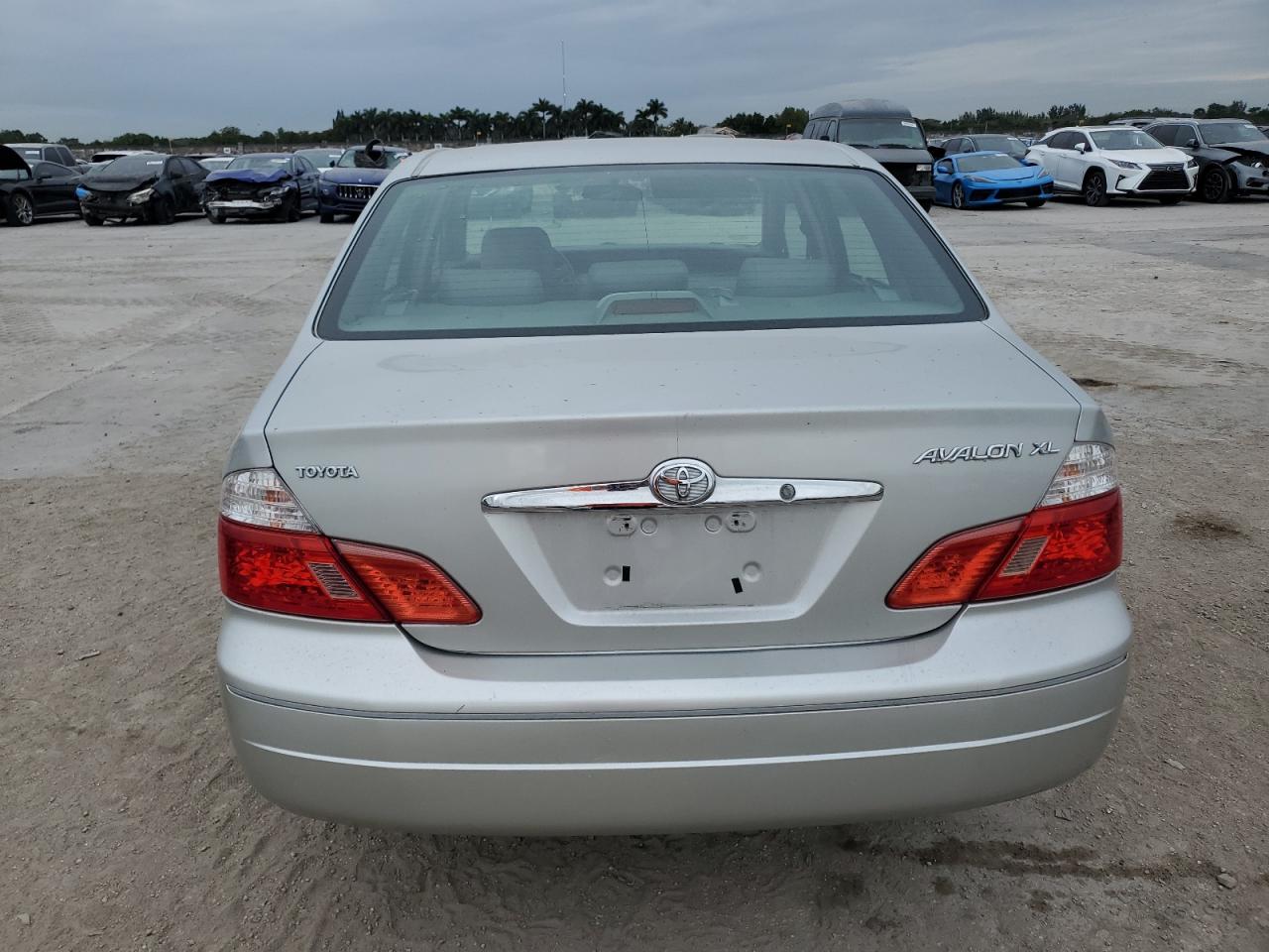 2003 Toyota Avalon - Image 6