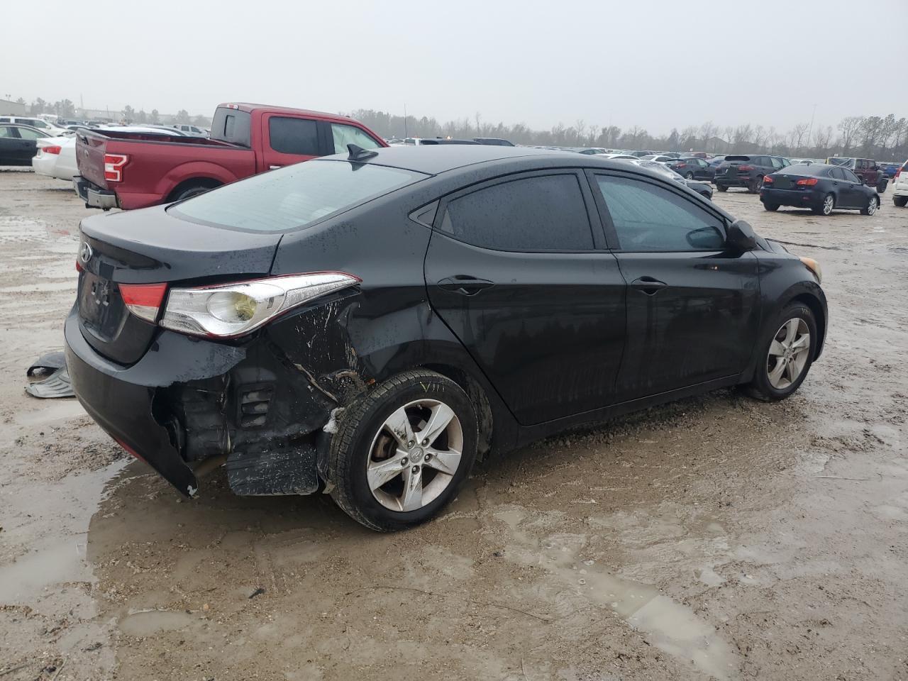 2013 Hyundai Elantra - Image 3