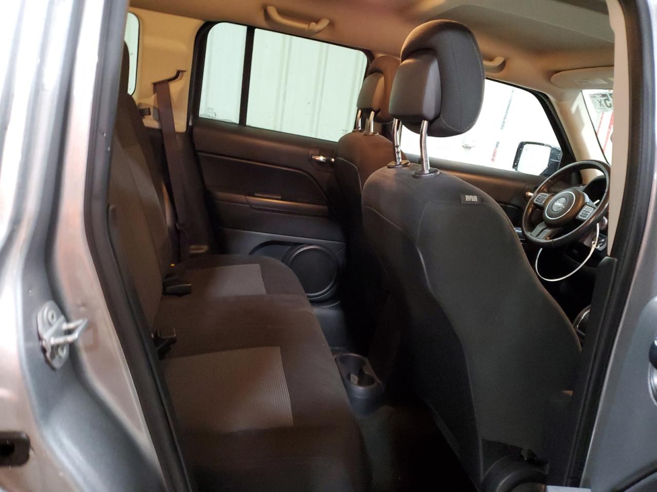 2016 Jeep Liberty (Patriot) - Image 11