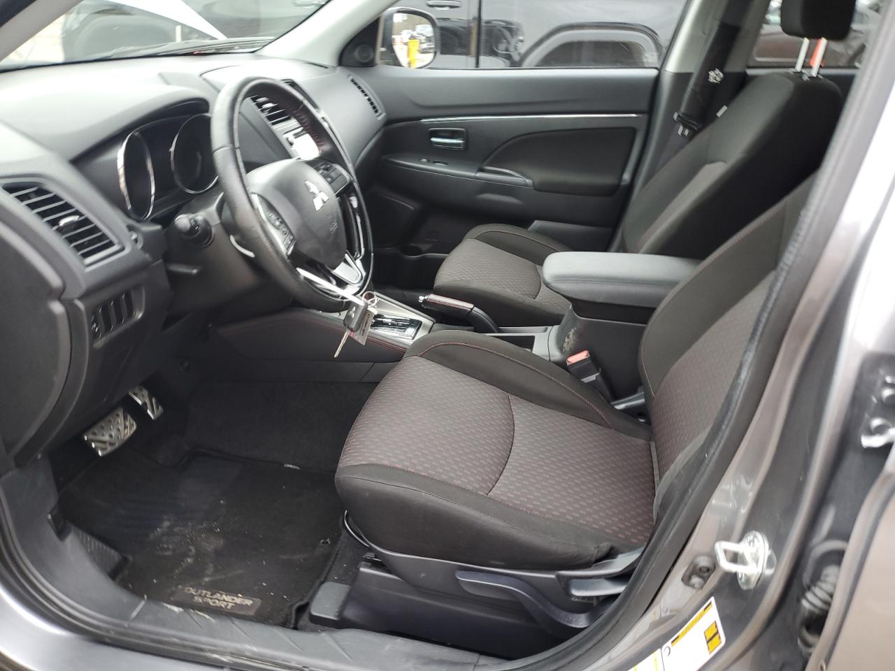 2018 Mitsubishi Outlander - Image 7