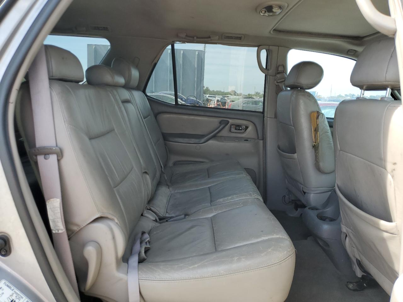 2001 Toyota Sequoia - Image 11