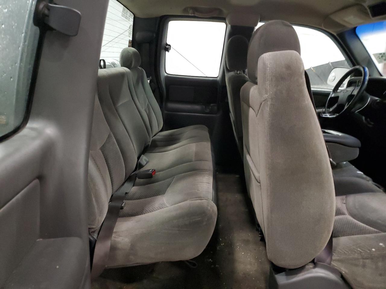 2003 Chevrolet Silverado - Image 11