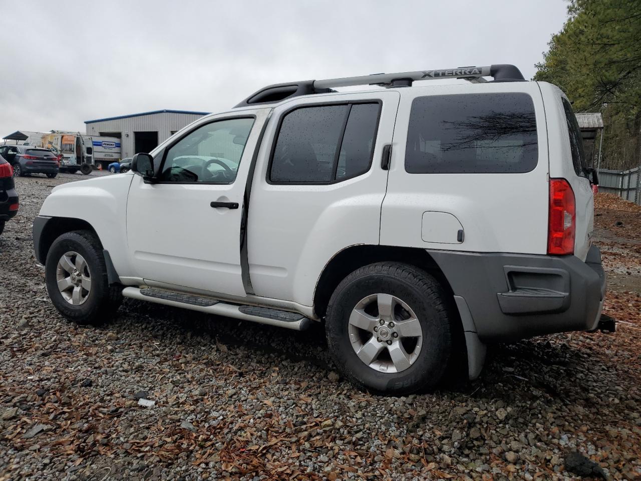 2010 Nissan XTerra - Image 2