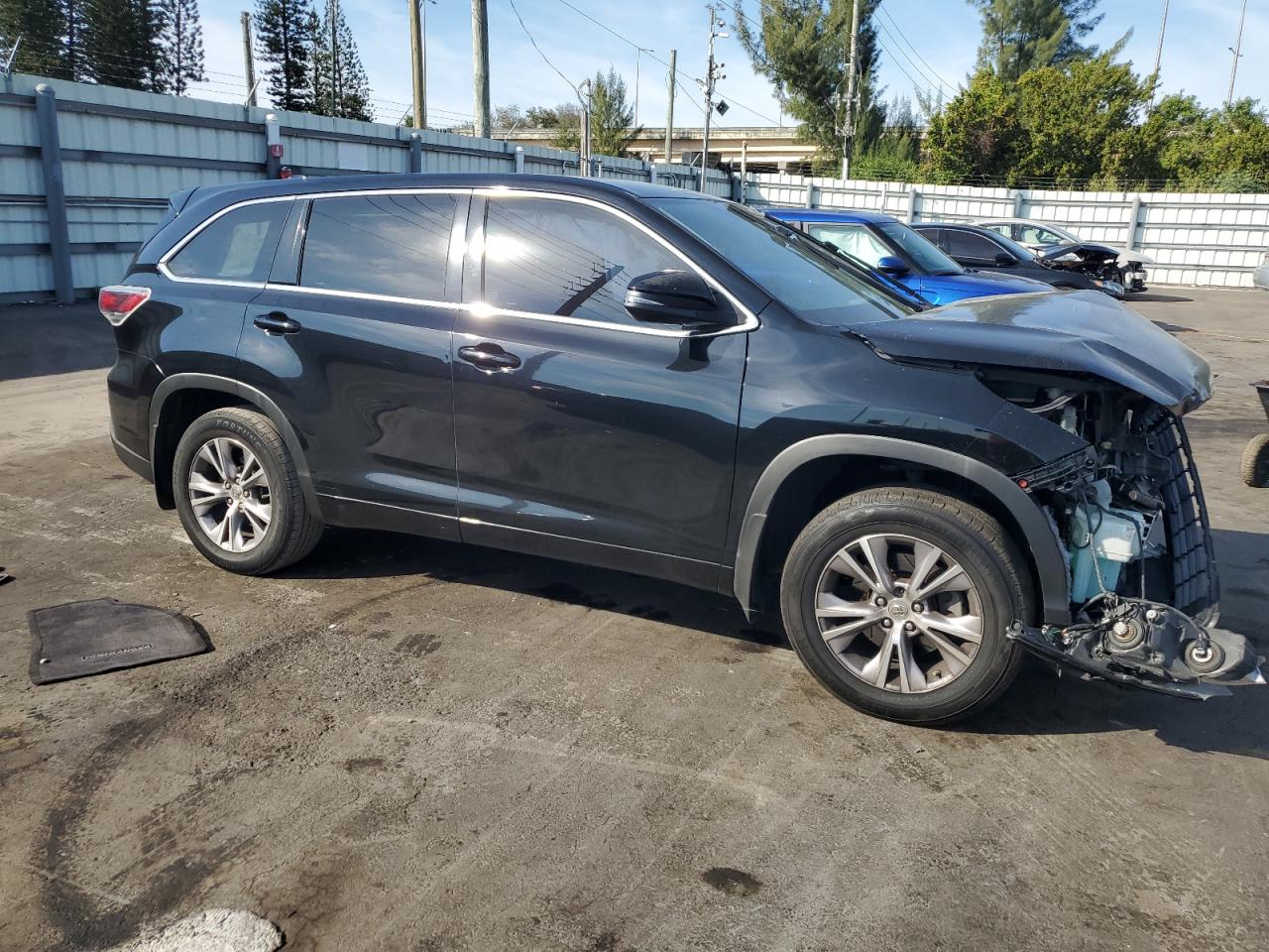 2015 Toyota Highlander - Image 4
