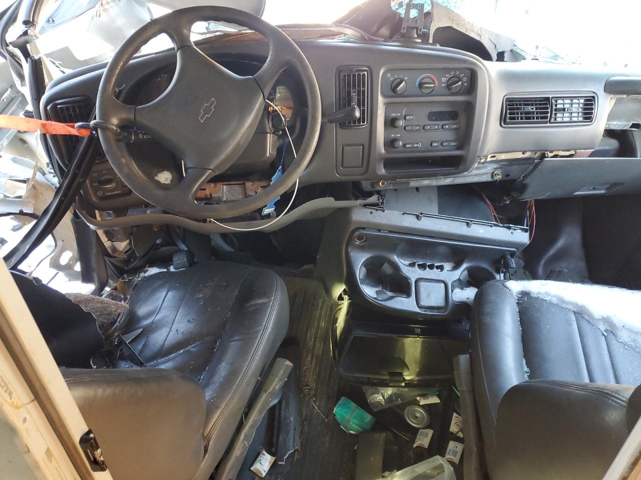 2002 Chevrolet Express - Image 8