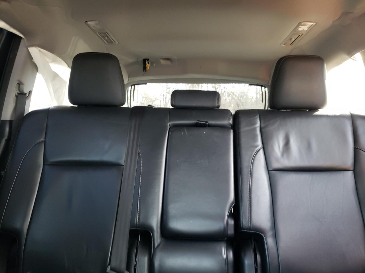 2015 Toyota Highlander - Image 10
