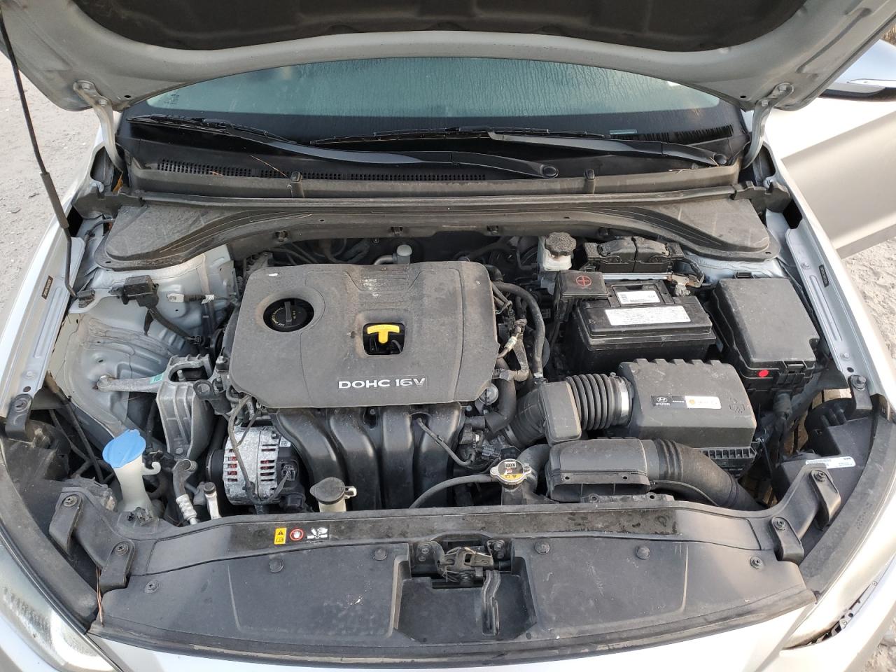 2017 Hyundai Elantra - Image 11