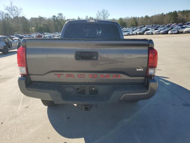 Pickups TOYOTA TACOMA 2017 Szary