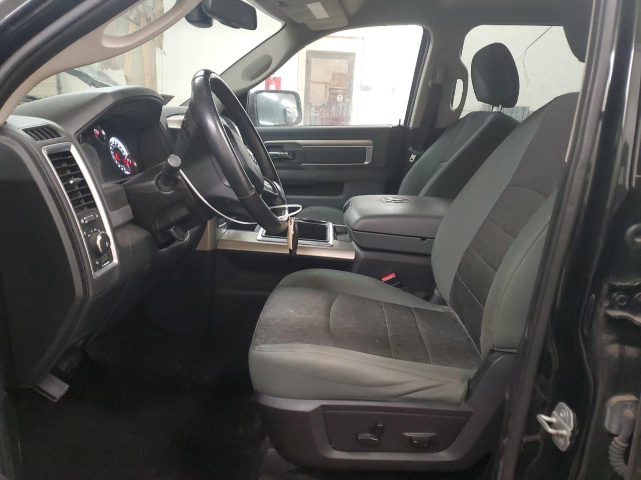 2015 RAM 1500 - Image 7