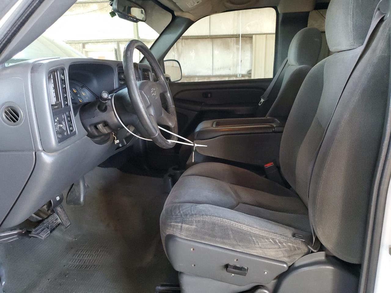 2004 Chevrolet Silverado - Image 7