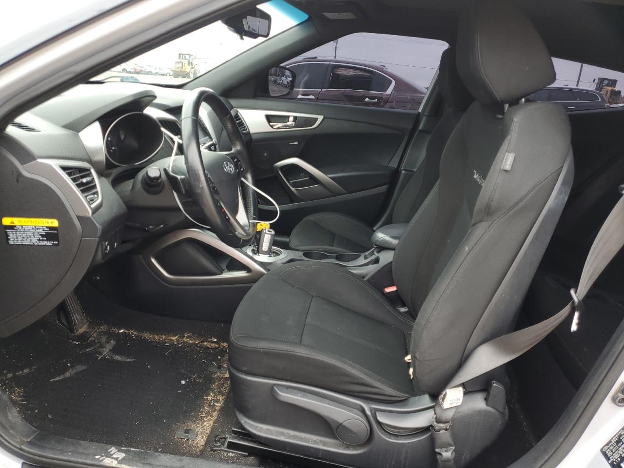 2017 Hyundai Veloster - Image 7