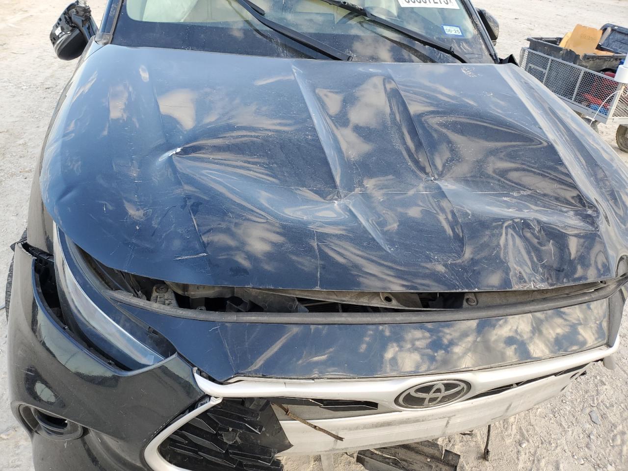 2022 Toyota Highlander - Image 13