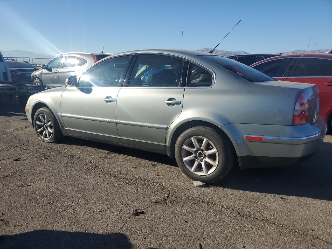 2004 Volkswagen Passat - Image 2