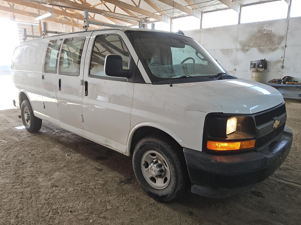 VIN 1GCWGBFG1H1324487 2017 CHEVROLET EXPRESS no.4