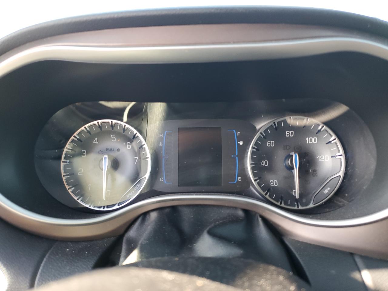 2018 Chrysler Pacifica - Image 9