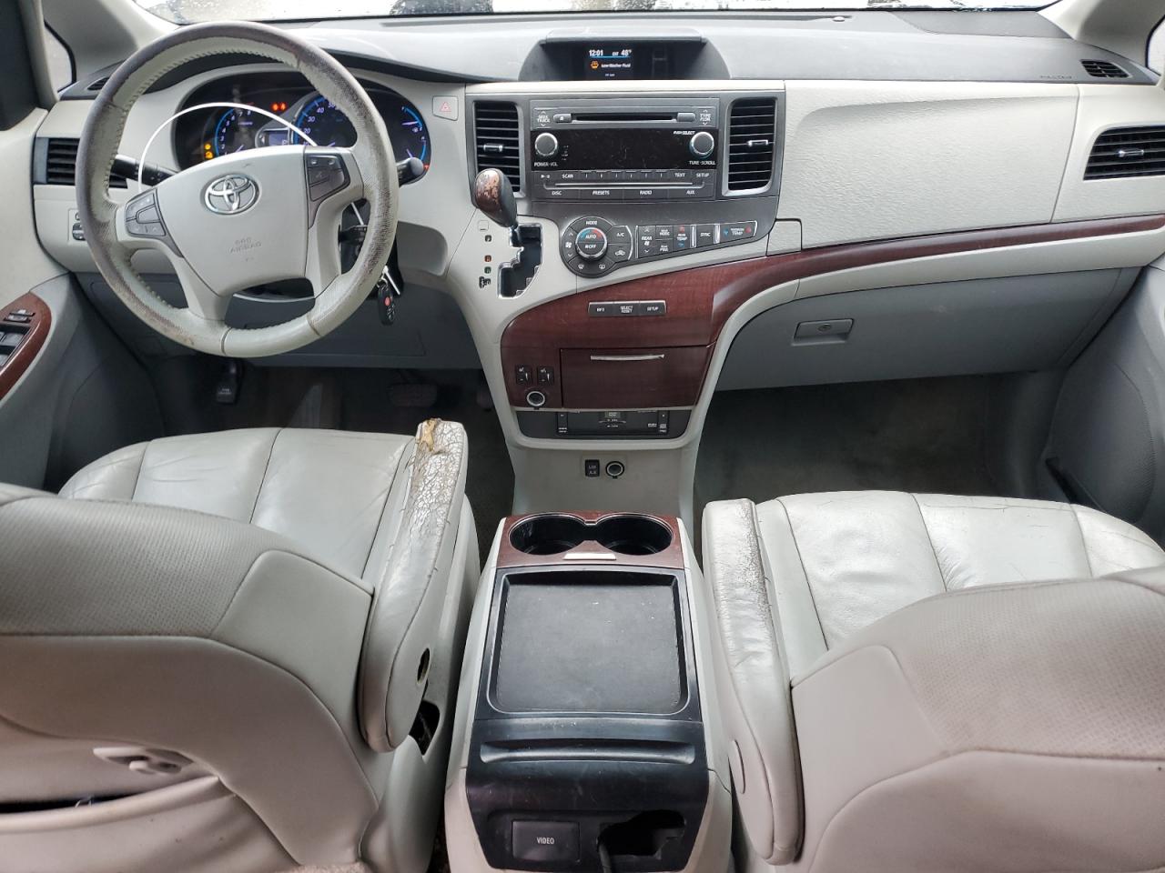 2011 Toyota Sienna - Image 8