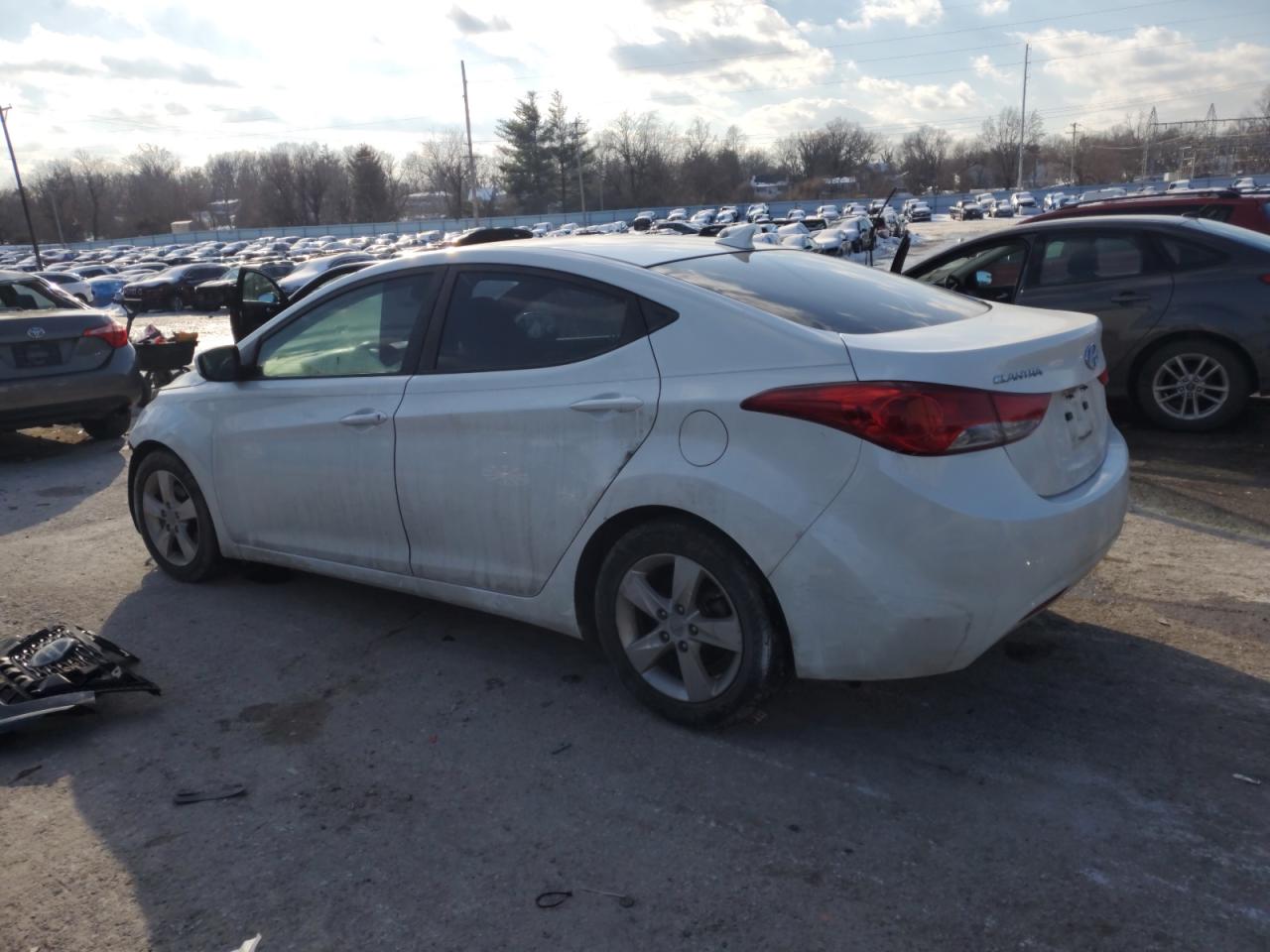 2013 Hyundai Elantra - Image 2