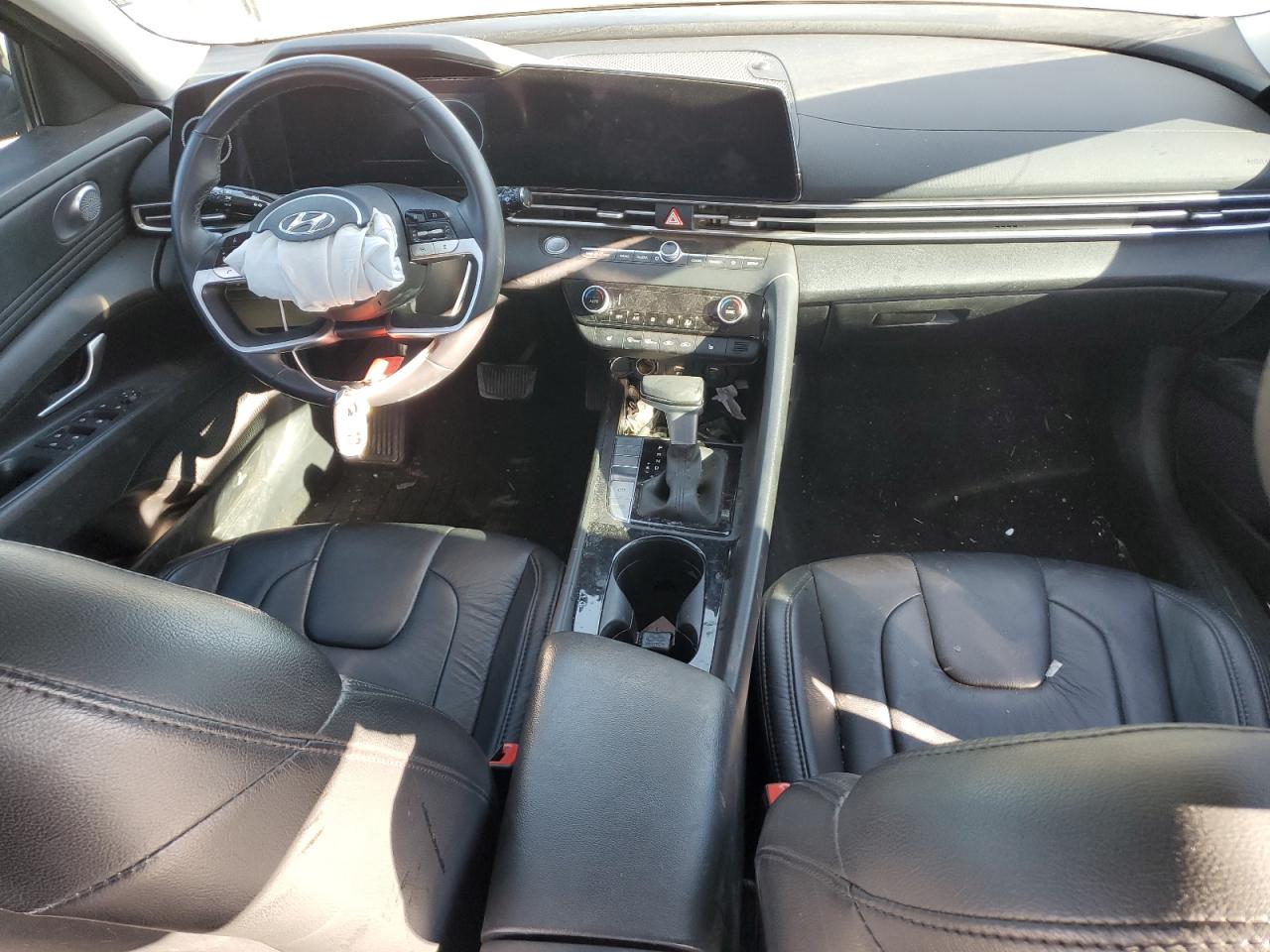 2023 Hyundai Elantra - Image 8