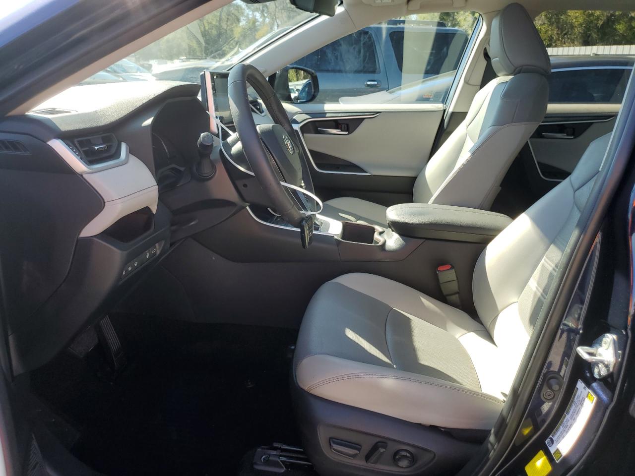 2022 Toyota RAV 4 - Image 7