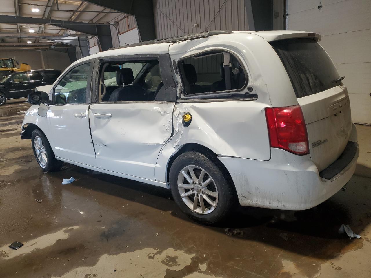 2019 Dodge Caravan - Image 2