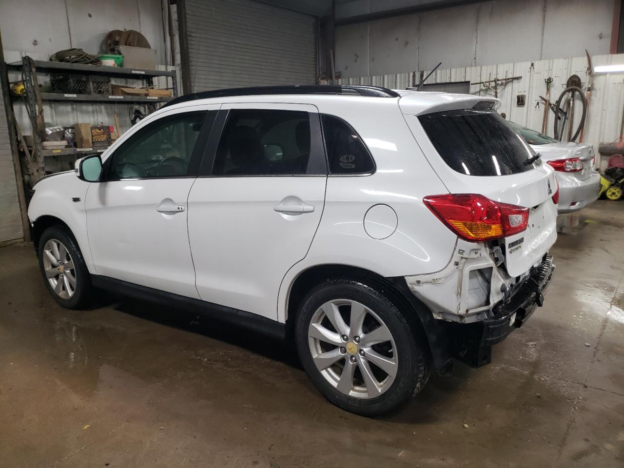2015 Mitsubishi Outlander - Image 2