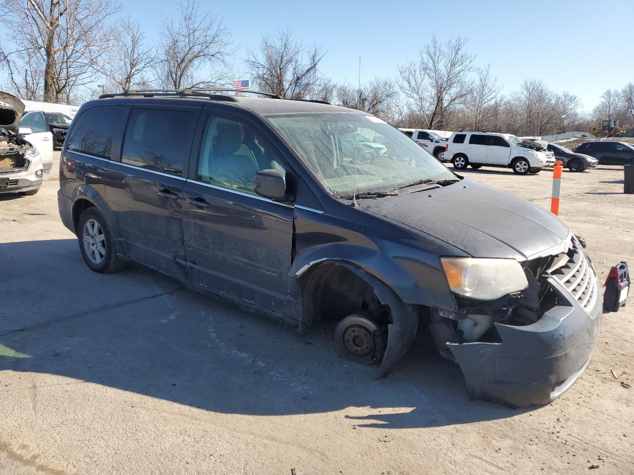 2008 Chrysler Town & Country - Image 4