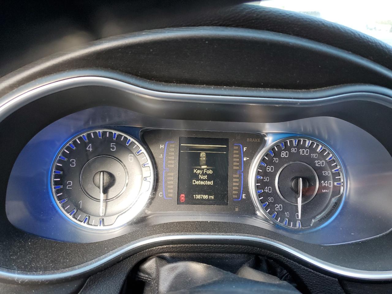 2016 Chrysler 200 - Image 9