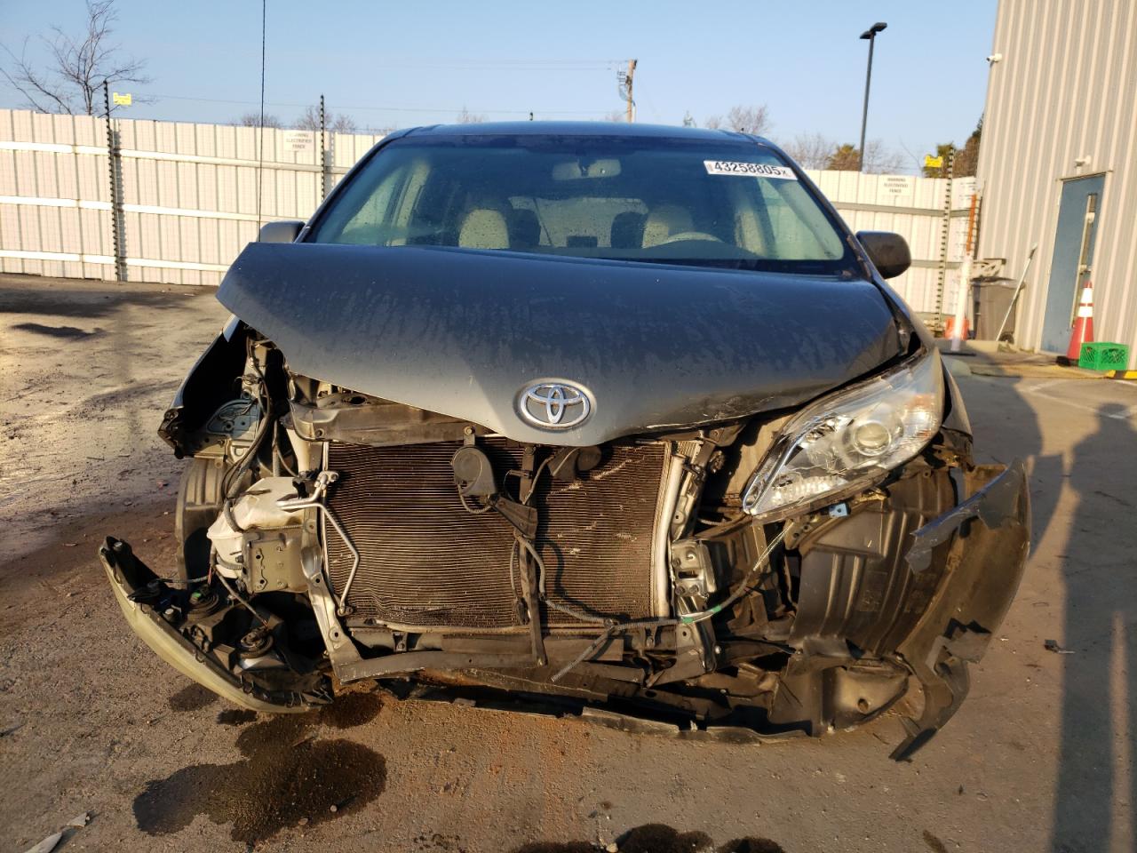 2011 Toyota Sienna - Image 5