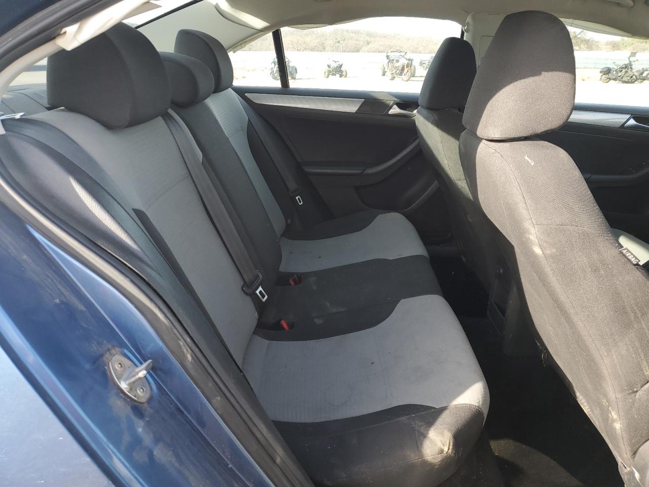 2018 Volkswagen Jetta - Image 10