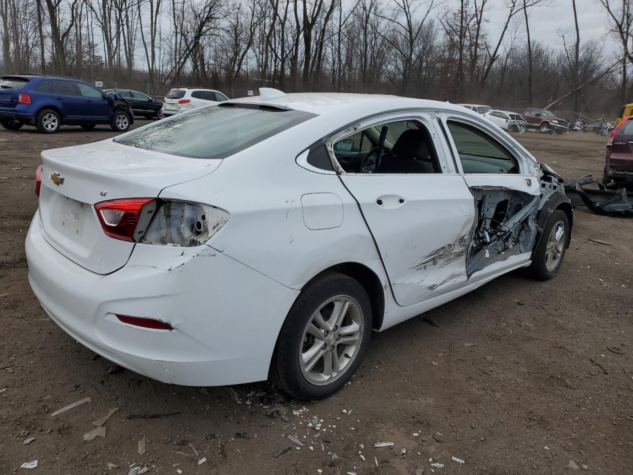 2017 Chevrolet Cruze - Image 3