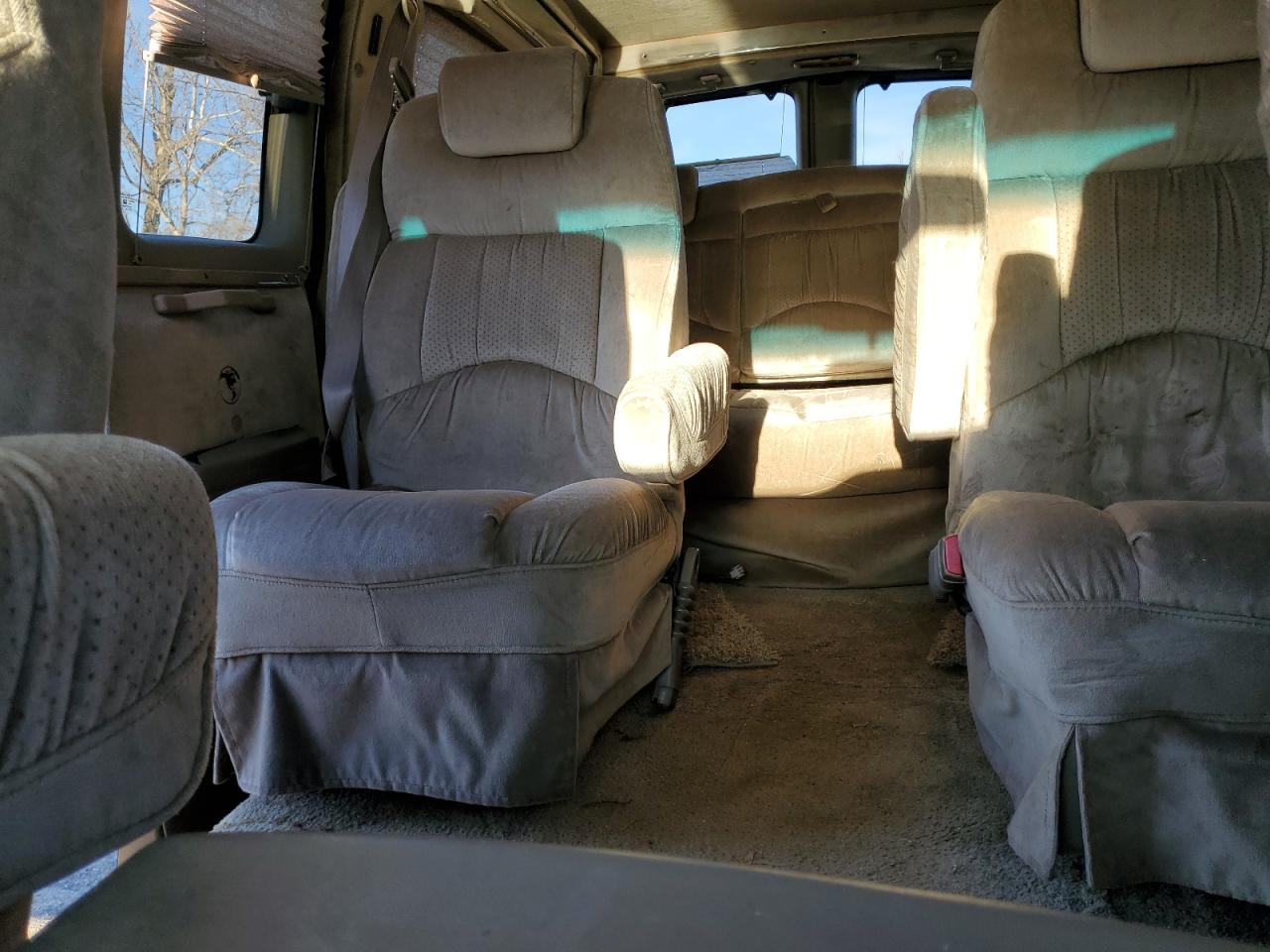 1999 GMC Savana - Image 10