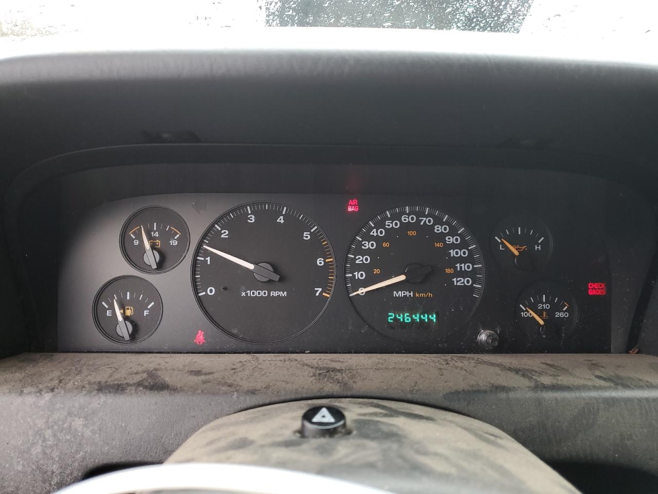 2003 Jeep Grand Cherokee - Image 9