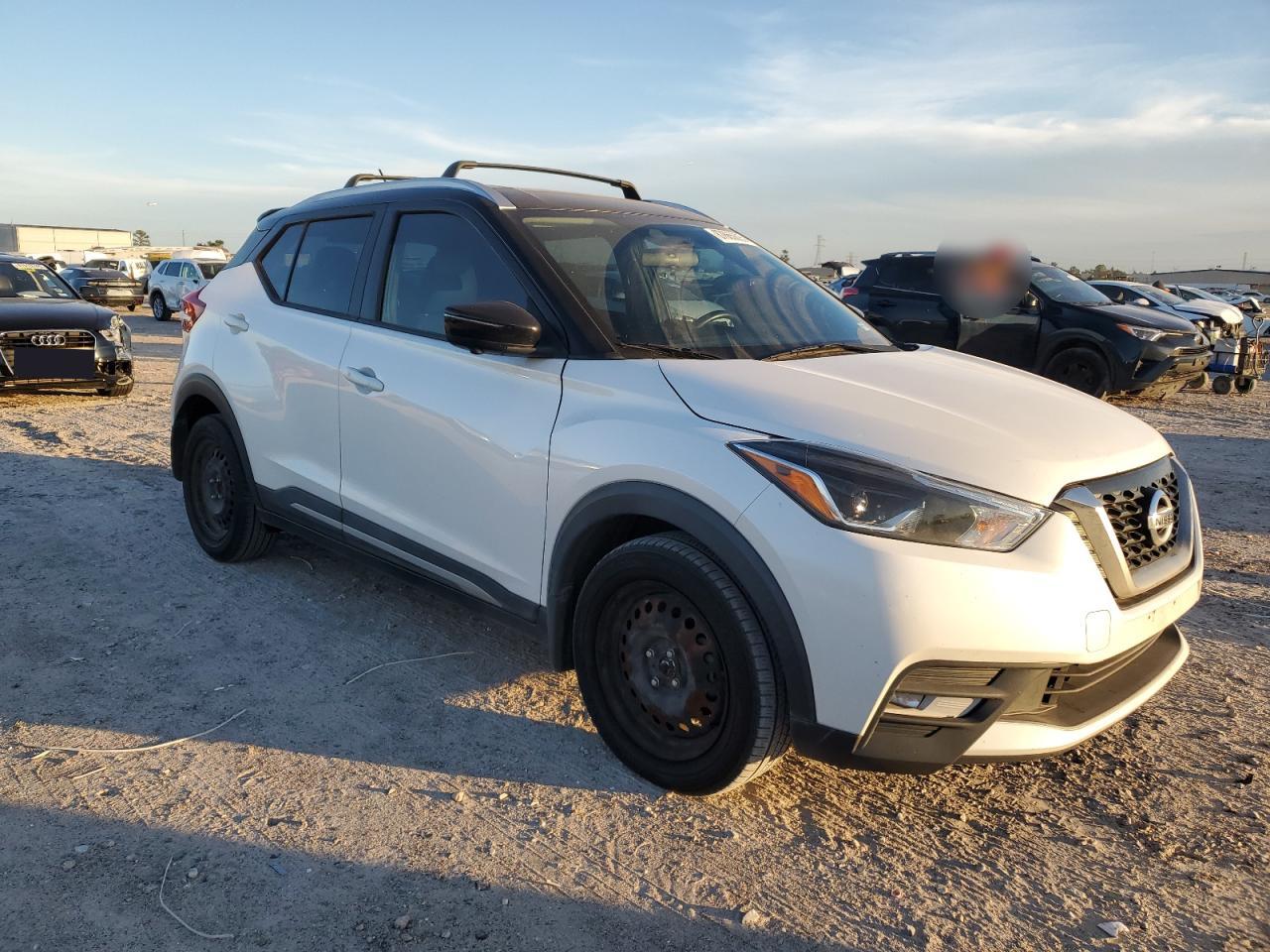 VIN 3N1CP5CU5JL509531 2018 NISSAN KICKS no.4