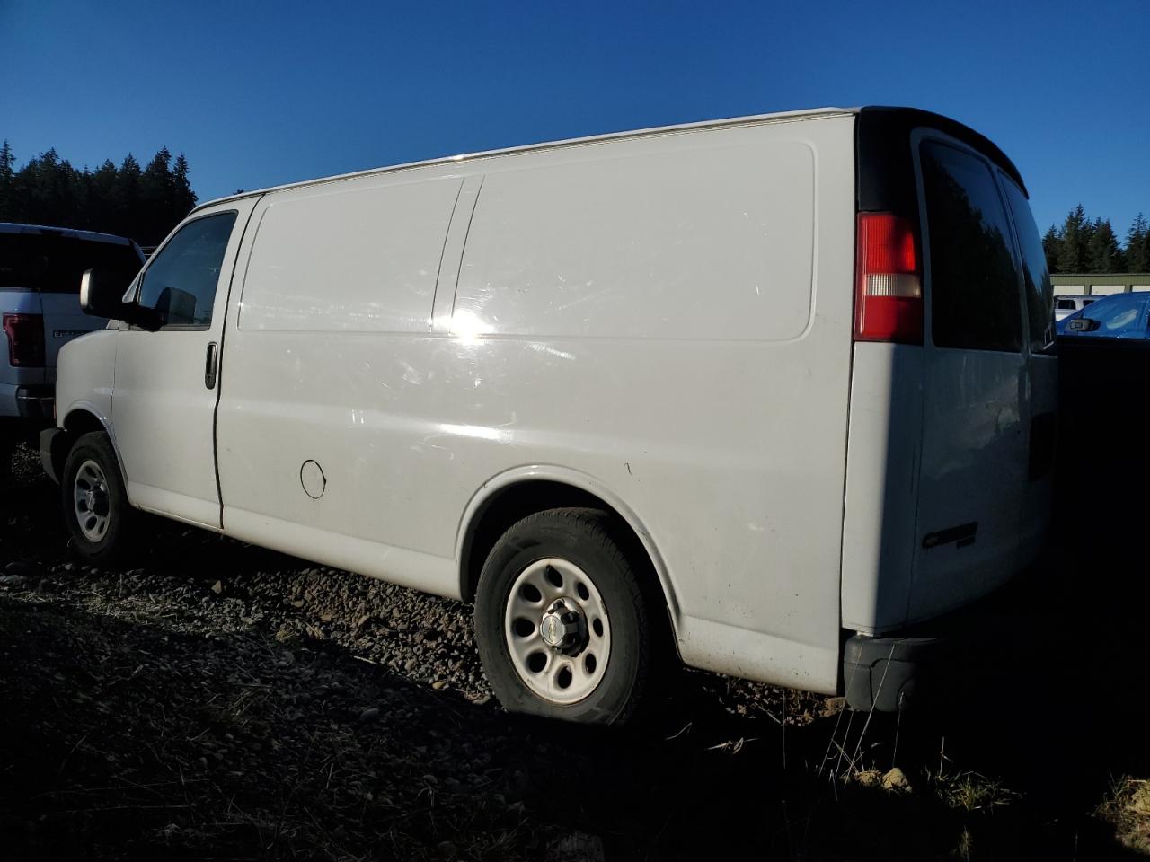 2013 Chevrolet Express - Image 2