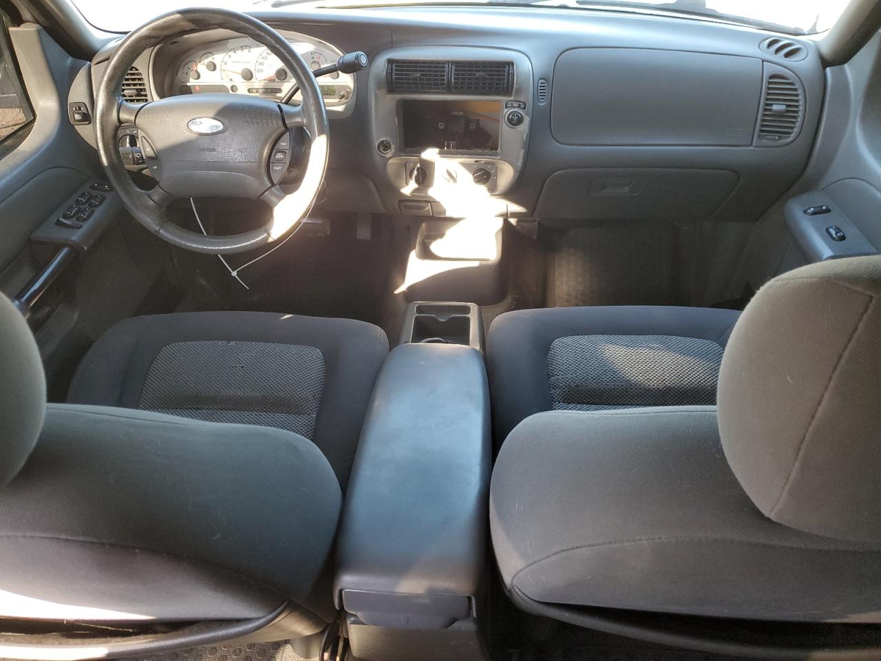 2004 Ford Explorer - Image 8