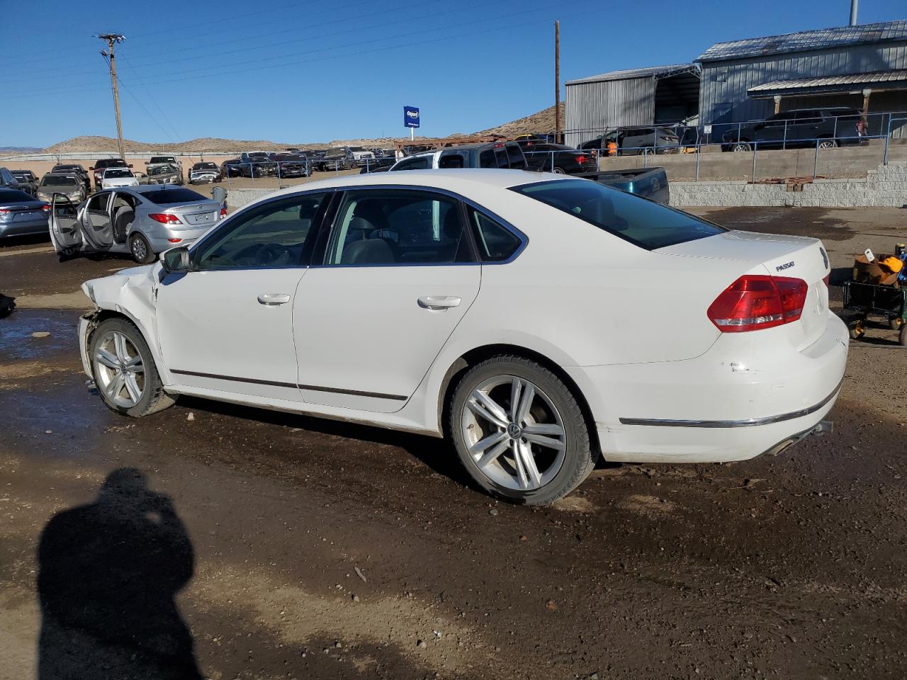 2014 Volkswagen Passat - Image 2