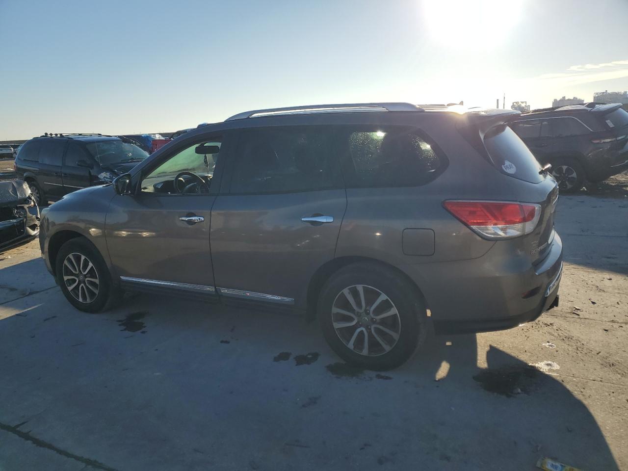 2013 Nissan Pathfinder - Image 2