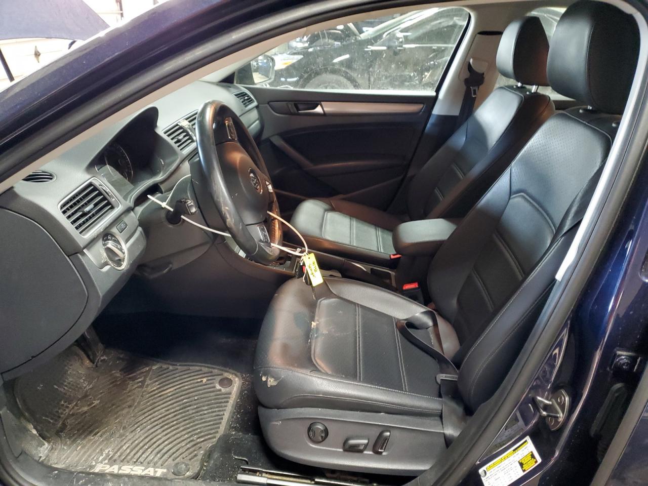 2014 Volkswagen Passat - Image 7